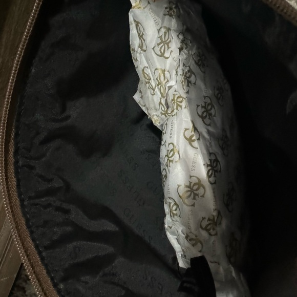 Guess travel bag lot - Picture 10 of 10